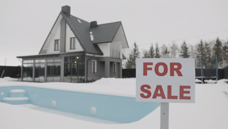 For-sale-banner-on-a-house