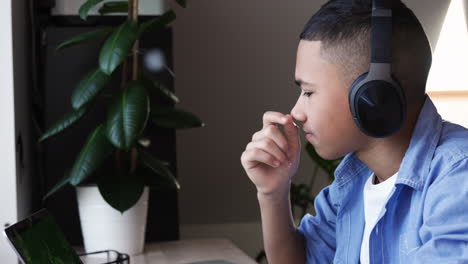 Boy-using-laptop-on-her-desk