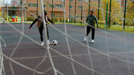 Women-playing-soccer