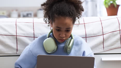 Girl-using-laptop-on-the-floor