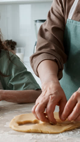 Grandma-and-girl-baking