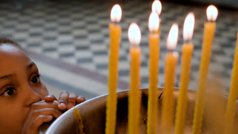 Kerzen-In-Der-Kirche