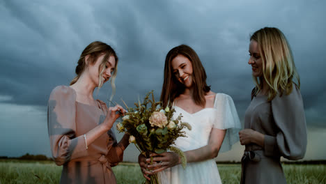 Bride-with-her-bridesmaids