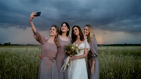 Bride-posing-with-her-bridesmaids