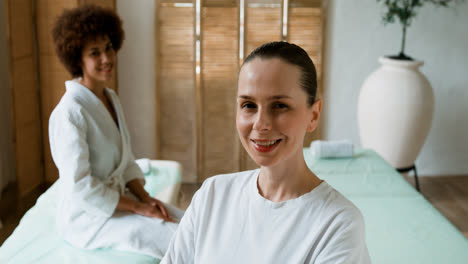 Two-women-in-a-massage-room