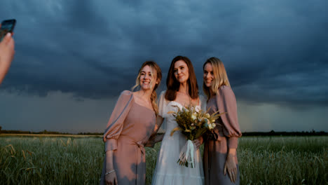 Bride-posing-with-her-bridesmaids