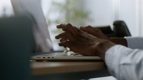Man-typing-on-the-laptop