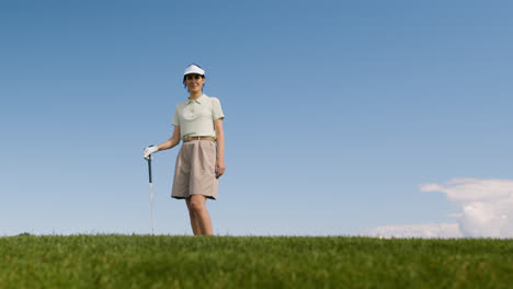 Caucasian-woman-on-the-golf-course.