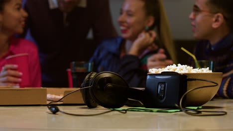 Closeup-of-walkman,-popcorn-and-headphones