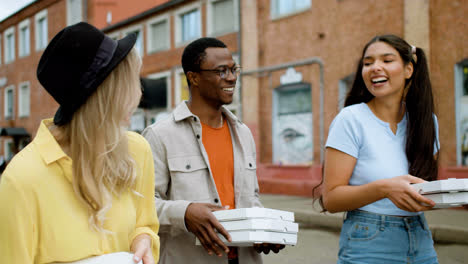 Friends-walking-on-the-street-with-food
