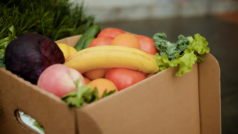 Delivery-box-with-vegetables