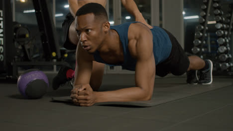 Close-up-view-of-an-athletic-african-american-man-in-the-gym.