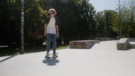 Caucasian-boy-in-skatepark.