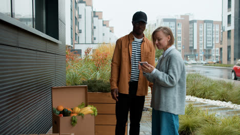 Courier-delivering-box-of-vegetables