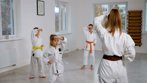 Kids-in-white-kimono-in-martial-arts-class