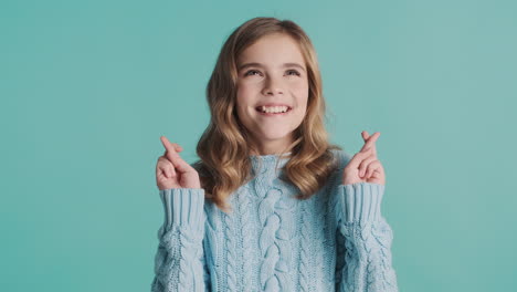 Teenage-Caucasian-girl-with-fingers-crossed-in-front-of-the-camera.