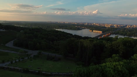 Panorama-Urbano-Desde-Drone-Volador