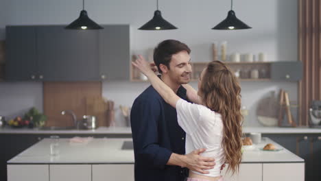 Loving-couple-dancing-slowly-in-the-kitchen