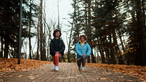 Girls-doing-squats-in-the-park