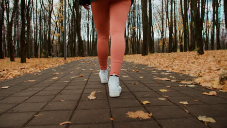 Closeup-of-person-running