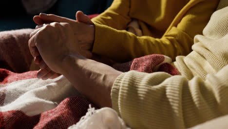 Couple-resting-on-the-sofa-with-a-blanket