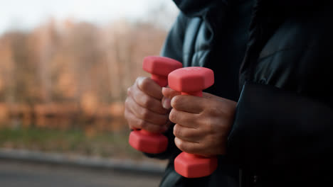 Person-warming-up-with-dumbbells