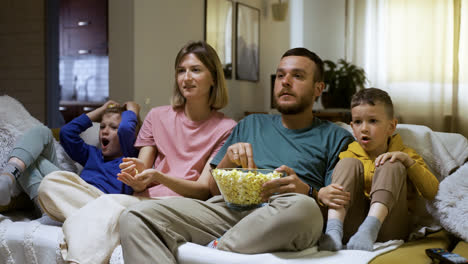 Family-enjoying-movie
