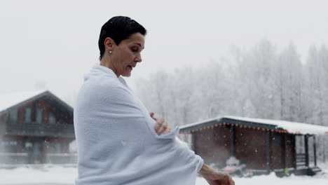 Woman-going-out-of-the-hot-tub