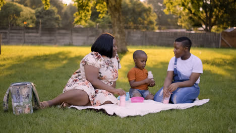 Family-spending-time-outdoors