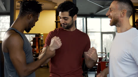 Group-of-men-at-the-gym