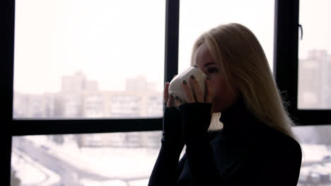 Blonde-woman-drinking-tea