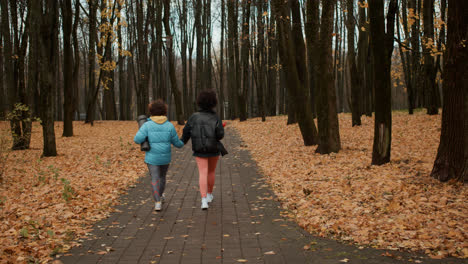 Two-women-arriving-at-the-park