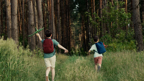 Kids-playing-with-toys-in-the-forest