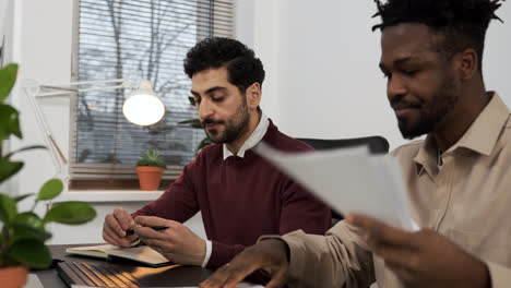 Männer-Reden-Im-Büro