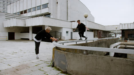 People-before-doing-parkour