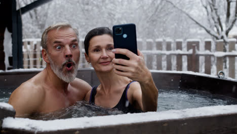 Couple-inside-a-hot-tub