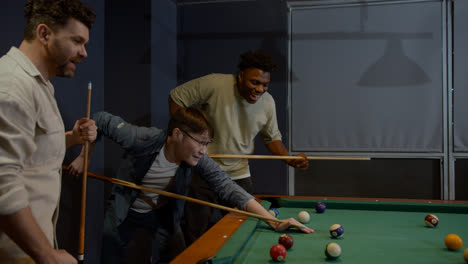 Men-playing-snooker