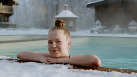 Young-woman-posing-at-the-pool