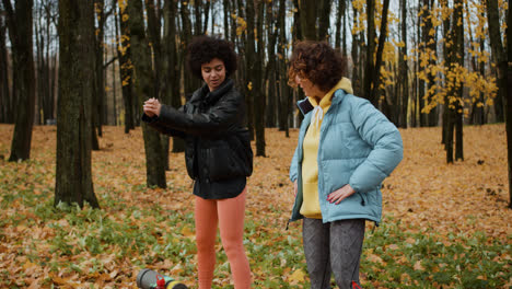 Girls-doing-squats-in-the-park