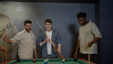 Men-playing-snooker