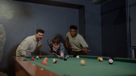 Men-playing-snooker