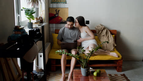 Couple-sitting-on-the-sofa-at-home