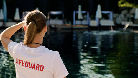Lifeguard-looking-around-the-swimming-pool
