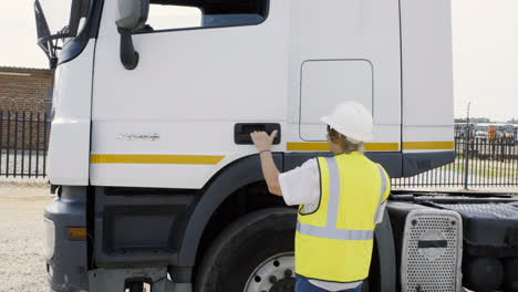 Woman-opening-the-truck's-door