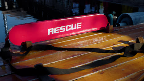 Swimming-pool-rescue-equipment