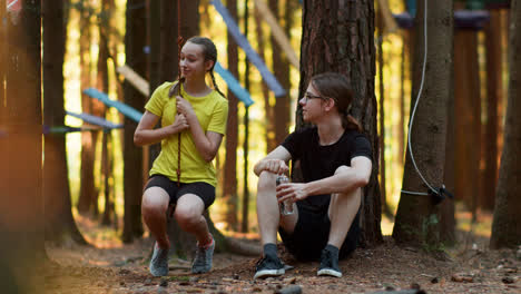 People-talking-in-the-woods