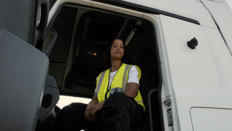 Driver-sitting-on-her-truck