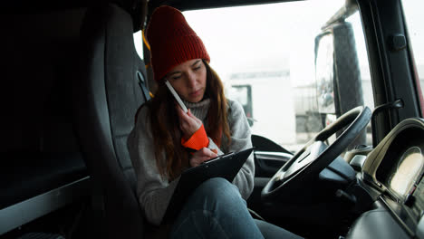 Woman-talking-via-phone-inside-the-truck