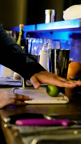 Bartender-preparing-a-cocktail