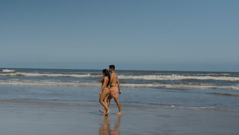 Cute-couple-walking-on-the-beach